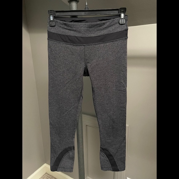 Lululemon Run: Inspire Crop II *All Luxtreme Giant Herringbone Heathered Black 4 - Picture 5 of 7